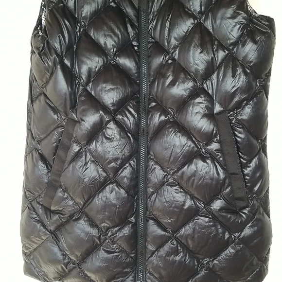Lululemon The Fluffiest Vest in Black/Ziggy Snake Butter Pink Black - Picture 6 of 7